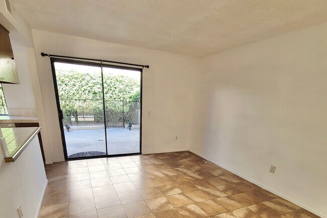 Foto del edificio - Charming 2-Bedroom Corner Unit Townhome
