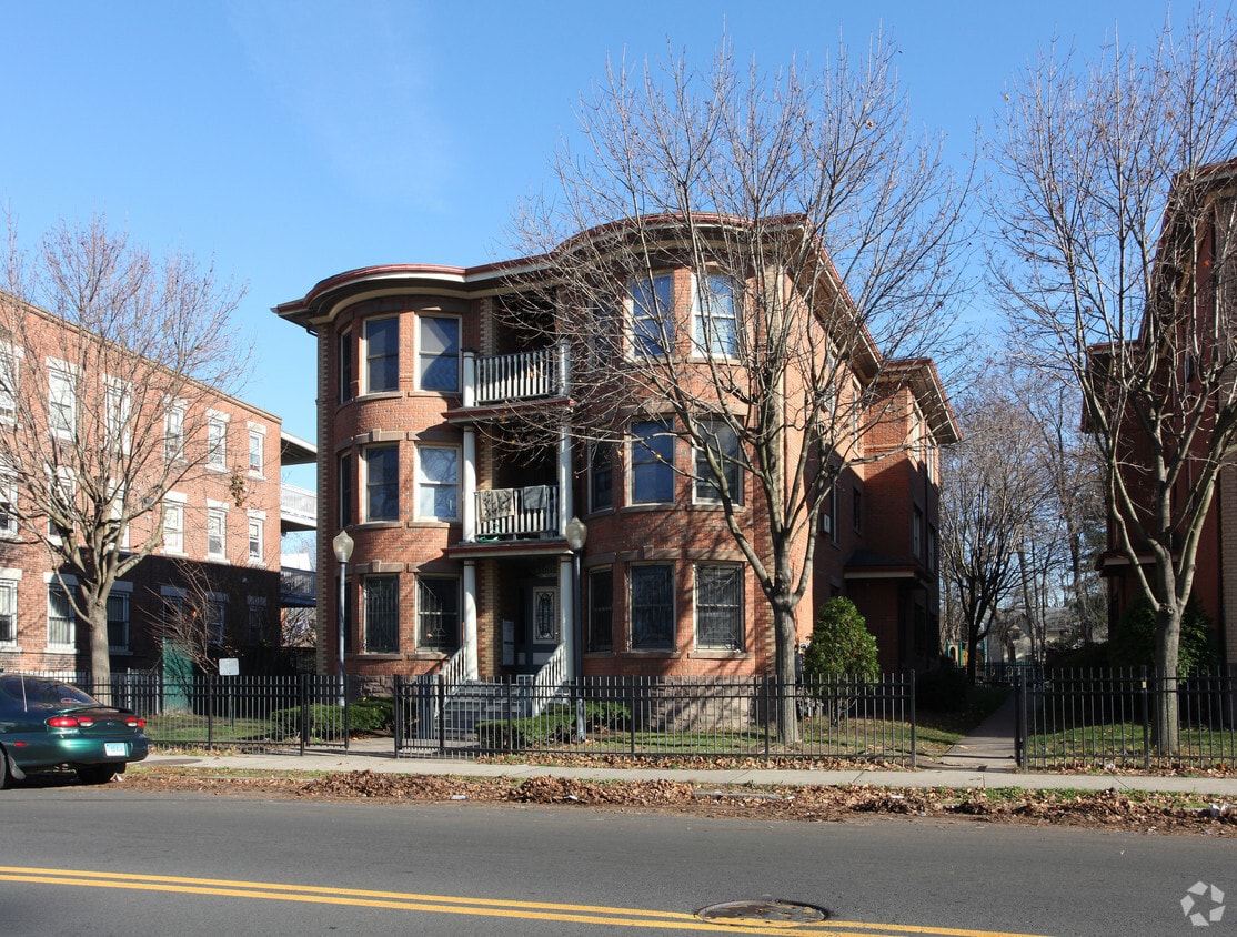 Primary Photo - 148-160 Barbour St
