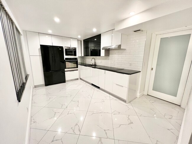 Foto del edificio - 535 Oaks Dr