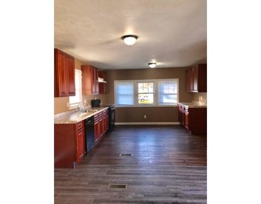 Foto del edificio - 305 Turnpike St