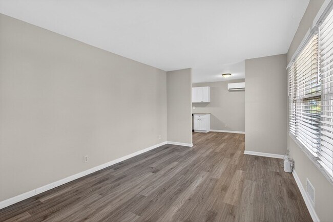 Foto del edificio - 586 Oakside Dr SW
