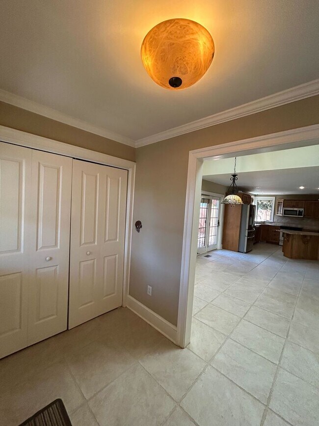 Foto del edificio - Beautiful, Large 4 Bedroom 1.5 Bath Home in Lancaster with Yard!