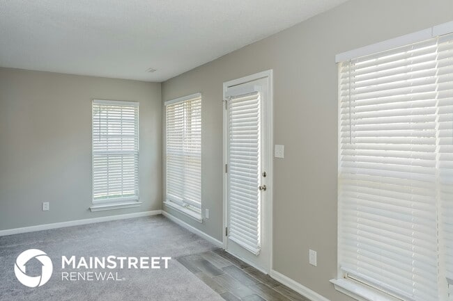 Foto del edificio - 135 Bellelaine Dr