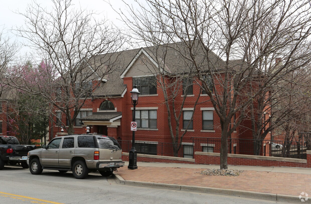 Building Photo - 935 Washington St