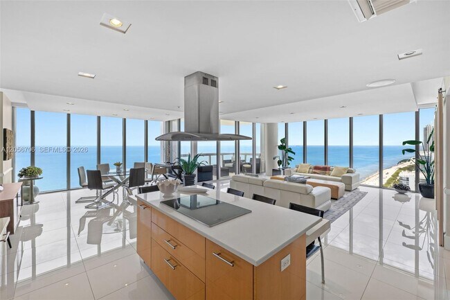 Foto del edificio - 6899 Collins Ave