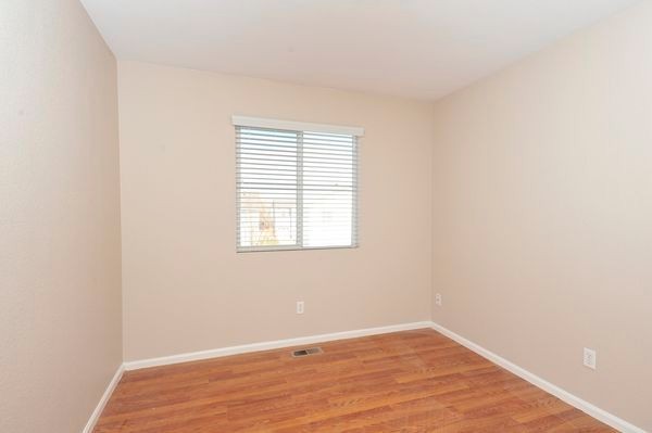 Foto del edificio - 1325 Waxwing Ave