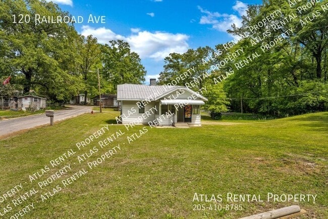 Foto del edificio - 120 Railroad Ave