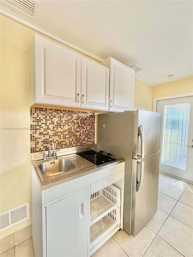 Foto del edificio - 6815 NW 14th St