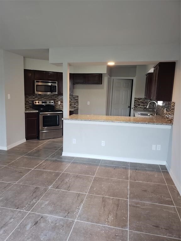 Building Photo - 3304 Sandpiper Dr