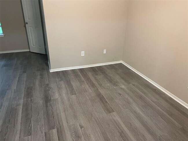 Foto del edificio - 1303 Ashwood Dr