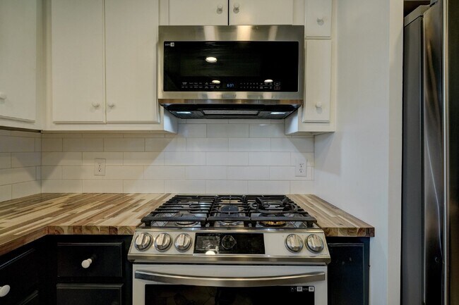 Building Photo - Charming Oasis at 1219 Kansas St, Norman, OK