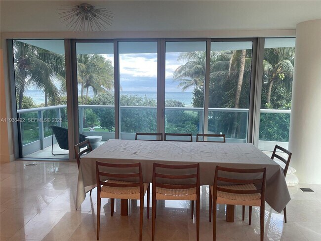 Foto del edificio - 9401 Collins Ave