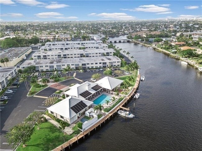 Building Photo - 110 Cypress Club Dr