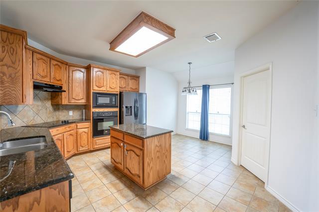 Foto del edificio - 7817 Laughing Waters Tr