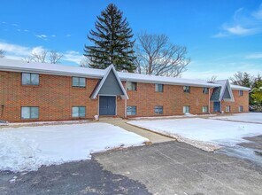 Building Photo - 136 N Lake St