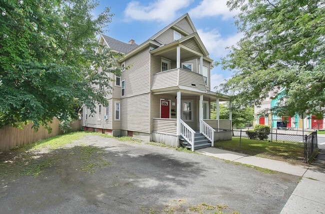Building Photo - 1614 Dwight St