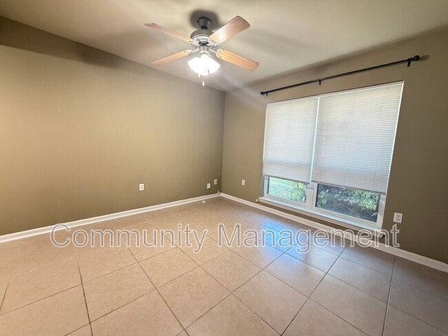 Foto del edificio - 8036 Bayou Fountain Ave