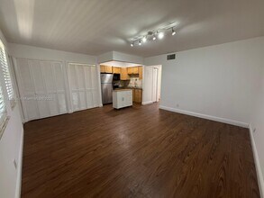 Building Photo - 4050 NE 12th Terrace