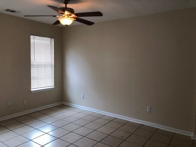 Foto del edificio - 7543 Windsor Oaks