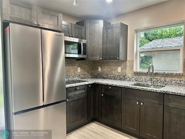 Building Photo - 1650 SW 117th Ave