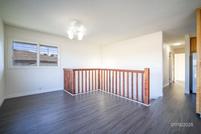 Foto del edificio - MOVE IN READY 3BR/1BA/2 TANDEM PKG IN AIEA AREA