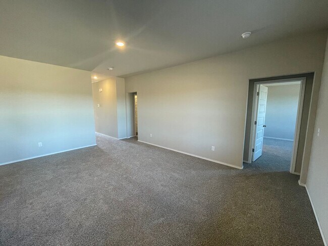 Foto del edificio - Brand New 4 Bedroom 2 Bathroom in Shawnee ...