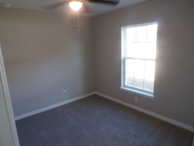 Building Photo - Brand New Home