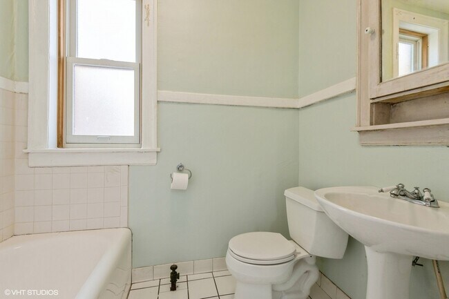 Building Photo - 6817 S Crandon Ave