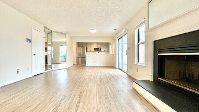 Foto del edificio - 701 Gemstone Ln