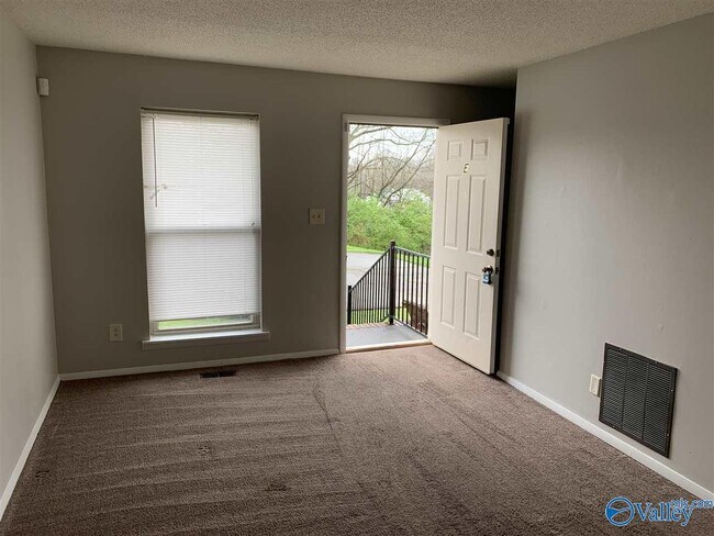 Foto del edificio - 908 Stevens Ct NE