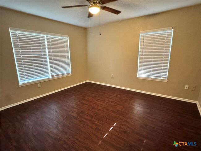 Foto del edificio - 1407 Hummingbird Ln