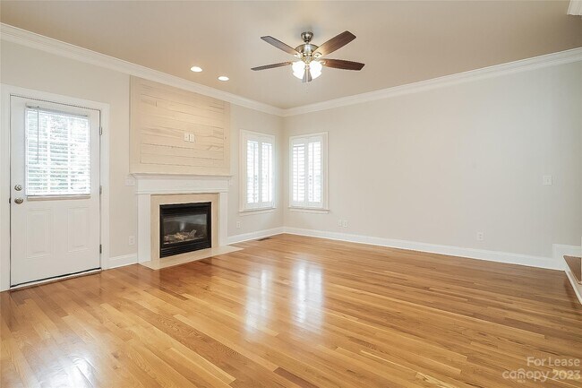 Foto del edificio - 3105 Silver Springs Rd