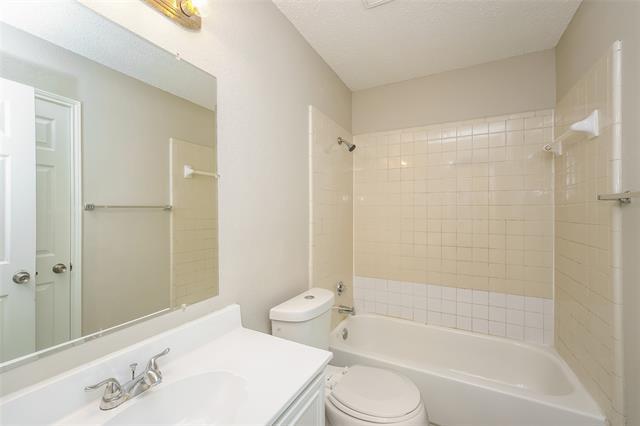 Foto del edificio - 2700 Forest Creek Dr