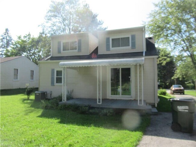 Building Photo - 5655 Columbia Dr