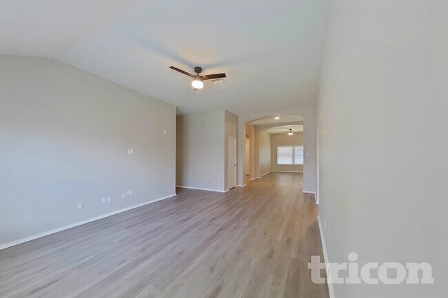 Foto del edificio - 522 Golden Bell Dr