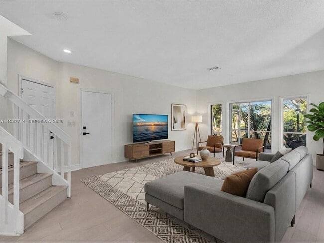 Building Photo - 11407 Lakeview Dr