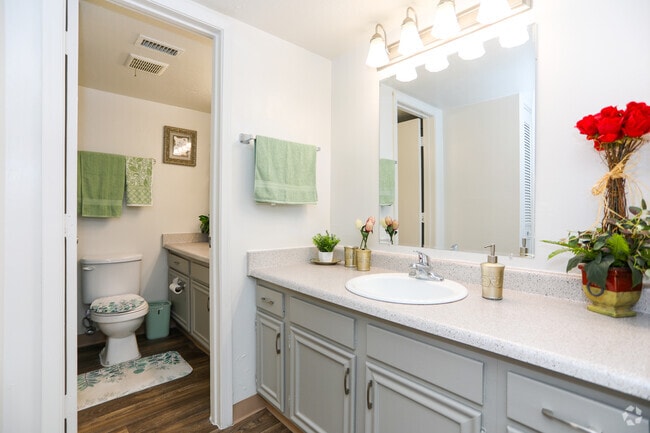 2BD, 1BA - 920 SF Model - Woodberry Heights