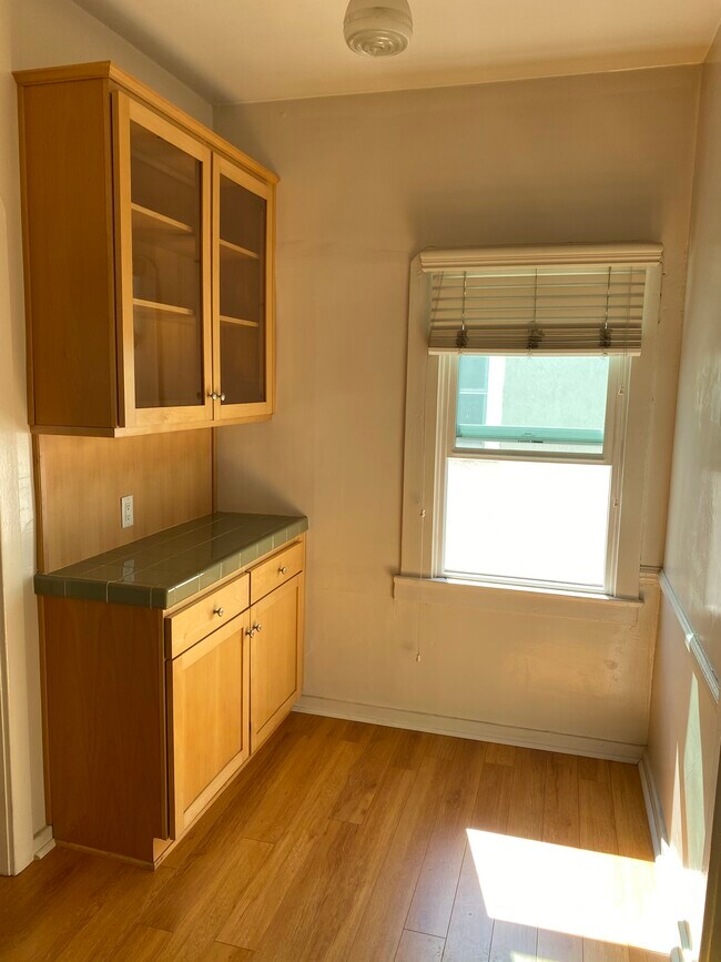 Foto del edificio - 450 N Orange Grove Ave