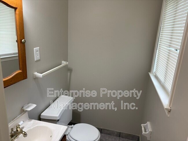 Building Photo - 3437 Ridgemont Ave