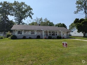 Building Photo - 192 Moorewood Ave
