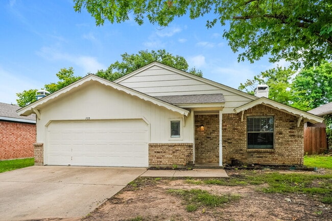 Building Photo - 705 Nightingale Cir