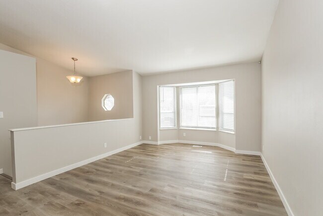 Building Photo - 1608 Crystal Ridge Dr