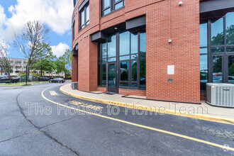 Building Photo - 415 St Pauls Blvd