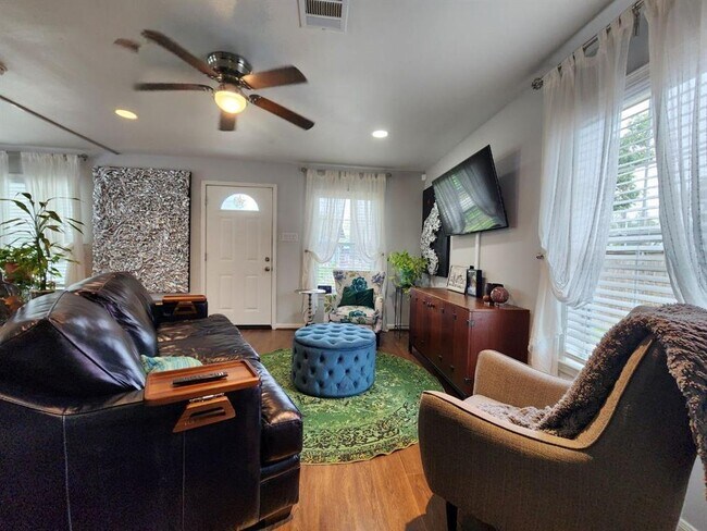 Foto del edificio - 5516 Chapman St