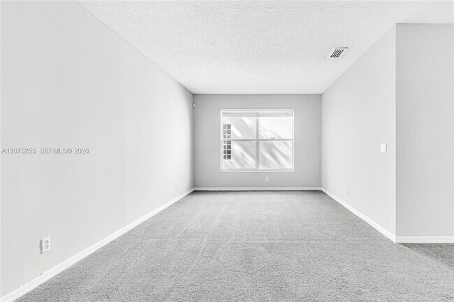 Foto del edificio - 3884 NW 63rd Terrace