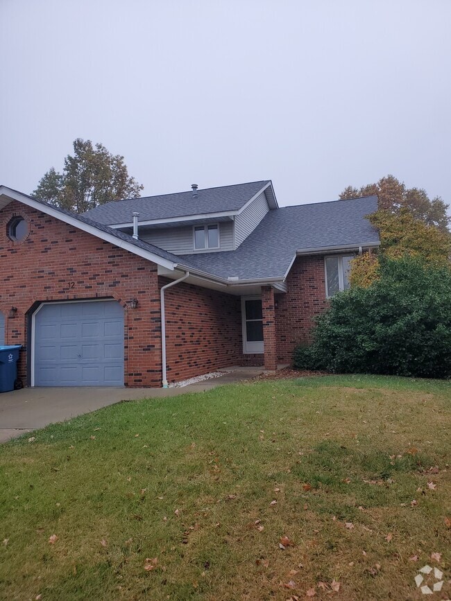 Building Photo - 12 Pebble Ct