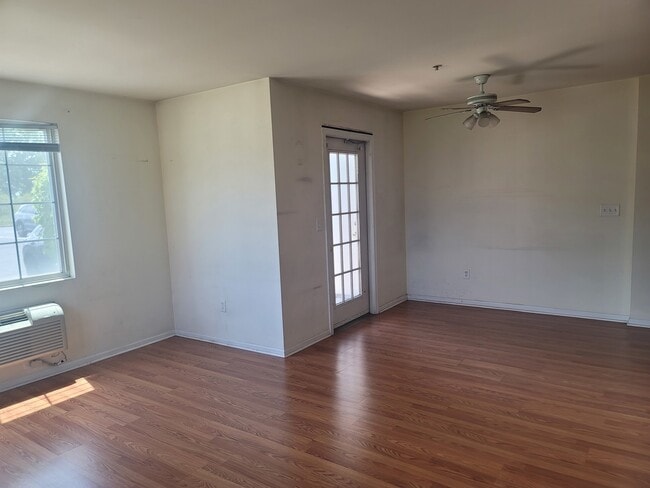 Foto del edificio - 234 Bertram Dr