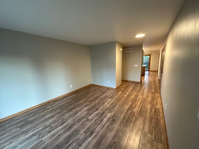 Building Photo - 2046 Cliff Alex Ct S