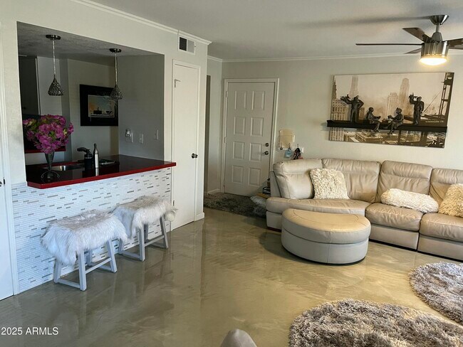 Building Photo - 4850 E Desert Cove Ave