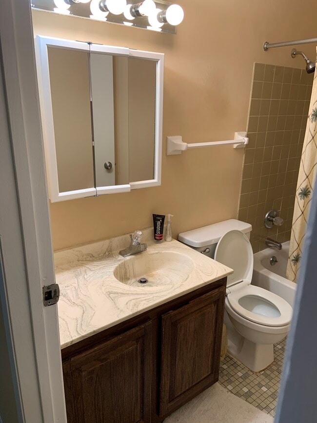 Building Photo - 6390 Saint Johns Dr